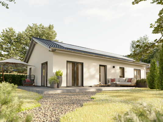 Bungalow 100 als Aktionshaus mit flacher Dachfläche und idealen Bedingungen für Photovoltaik